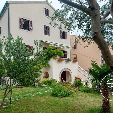 Holiday home Family House Lana