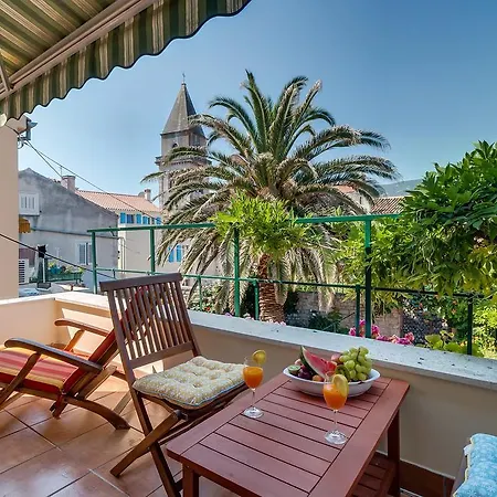 Family House Lana Holiday home